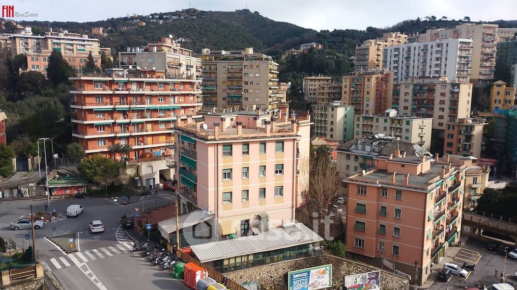 Appartamento in Vendita in Via Silvio Lagustena a Genova