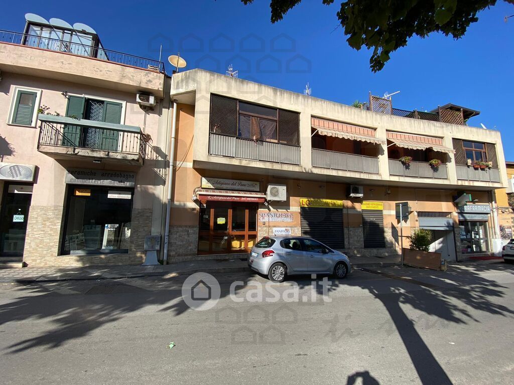 Negozio/Locale commerciale in Vendita in Via Comunale Camaro 81 a Messina