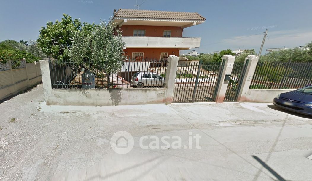 Villa in Vendita in Traversa Al N.55 di Via Bari 53 a Bari