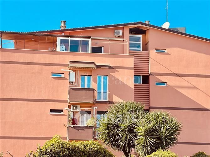 Appartamento in Vendita in Via Pieve Ligure a Roma