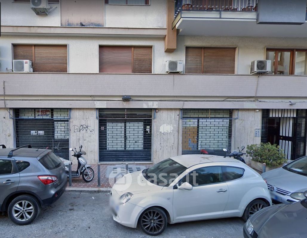 Negozio/Locale commerciale in Vendita in Via Antonio de Gregorio 19 a Palermo