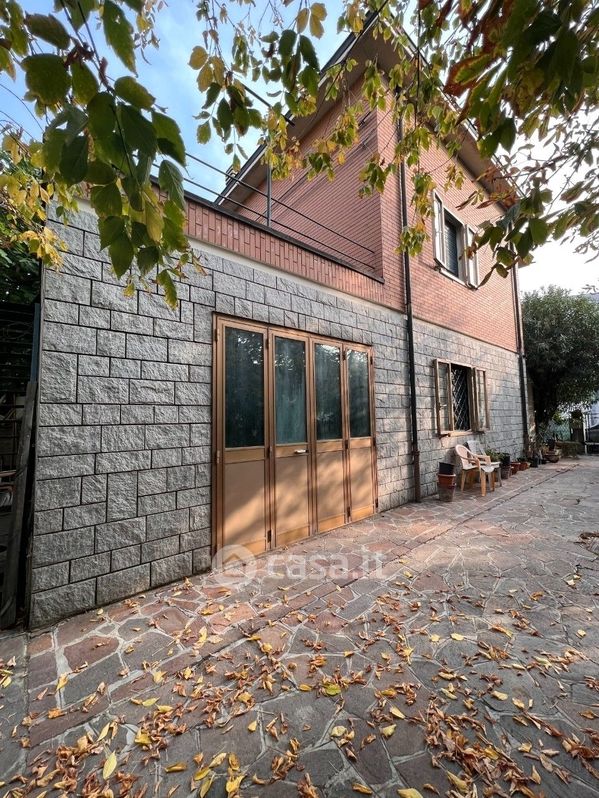 Villa in Vendita in Via delle Suore a Modena