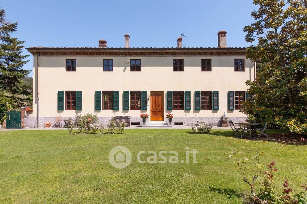 Villa in Vendita in Via per Carignano a Lucca