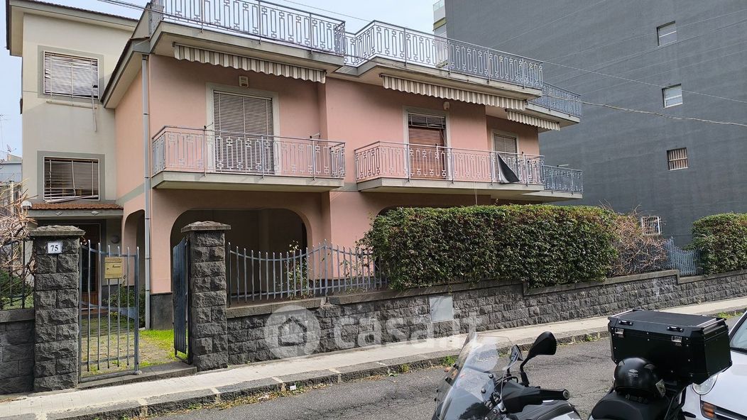 Villa in Vendita in Via galileo galilei 75 a Aci Catena