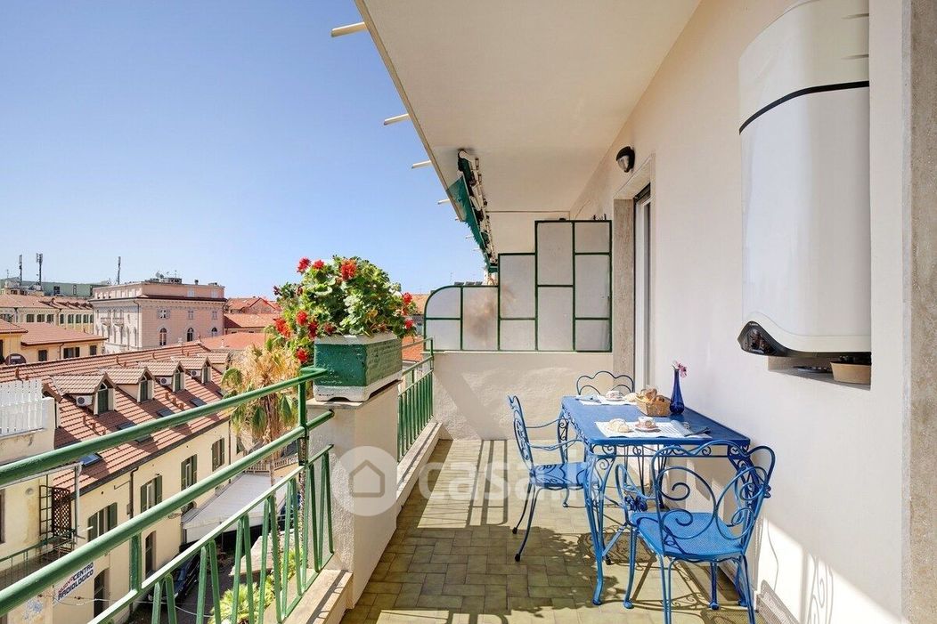 Appartamento in Affitto in Via San Francesco 37 a Sanremo