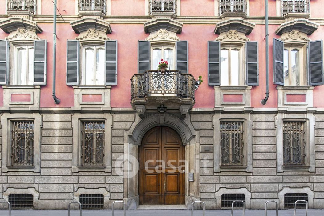 Palazzo in Vendita in Via Cappuccio a Milano