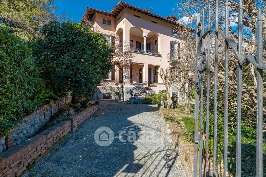 Villa in Vendita in Via Stretta 5 a Griante