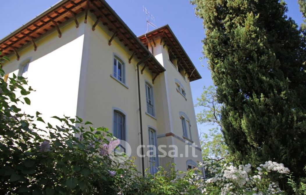 Villa in Vendita in Strada Comunale della Sella a Arezzo
