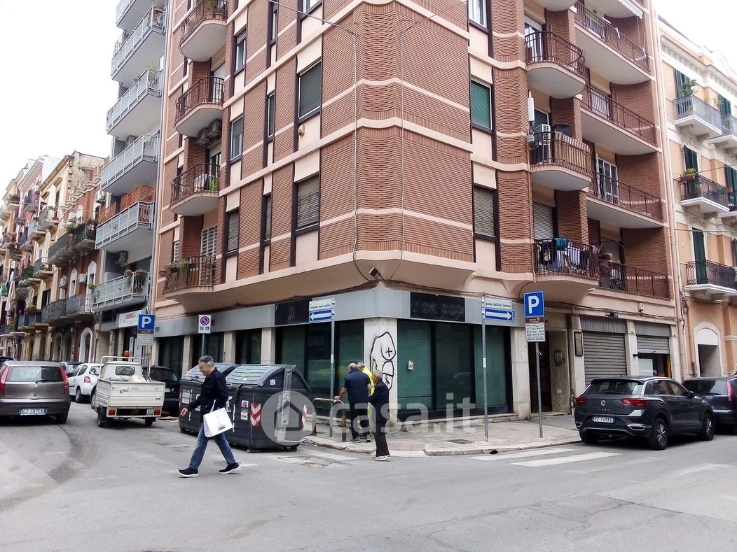 Negozio/Locale commerciale in Affitto in Via TREVISANI, VIA CALEFATI a Bari