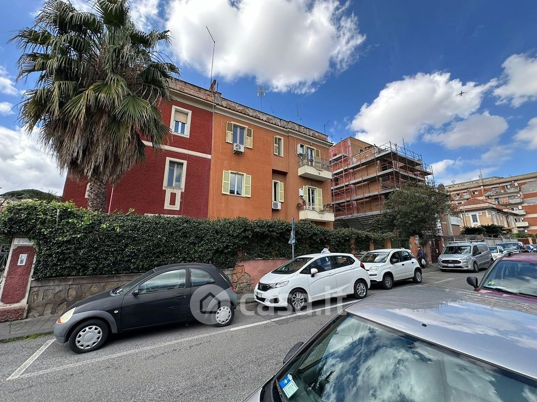 Appartamento in Vendita in Via Adriano Balbi 11 a Roma