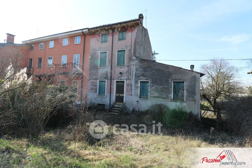 Rustico/Casale in Vendita in Via Caovilla 62 a Verona