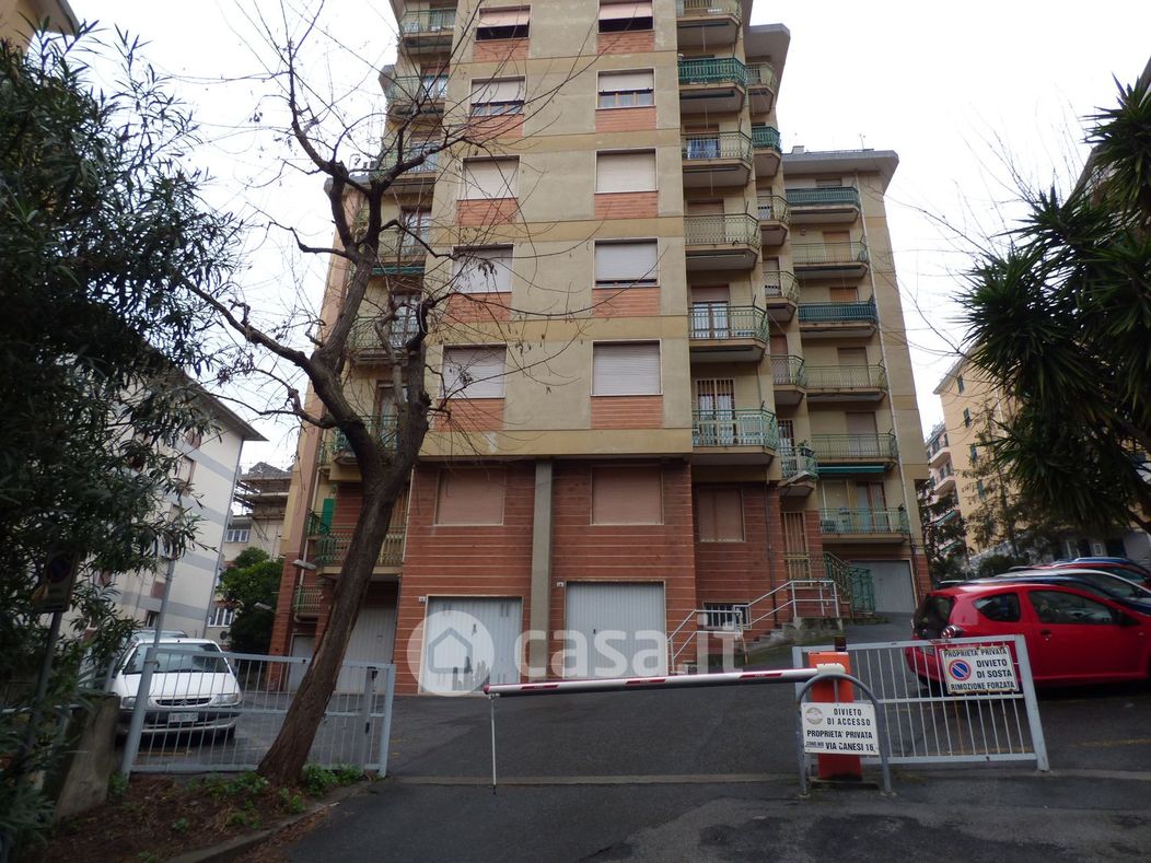 Appartamento in Vendita in Via Emanuele Canesi 16 a Genova