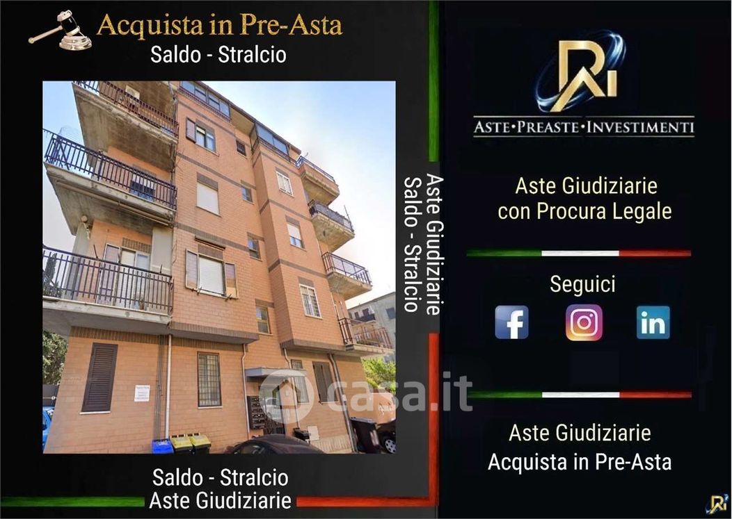 Appartamento in Vendita in Via Alessano 3 a Roma