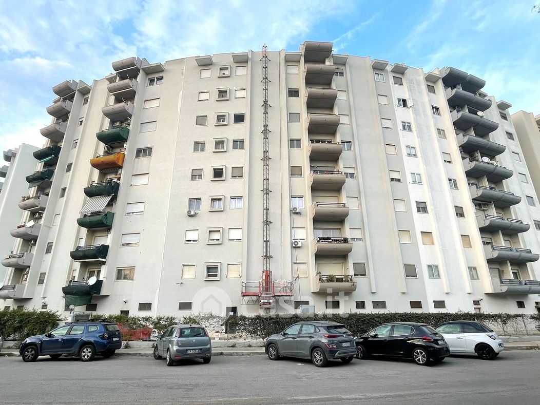 Appartamento in Vendita in Via LAGO DI NEMI a Taranto