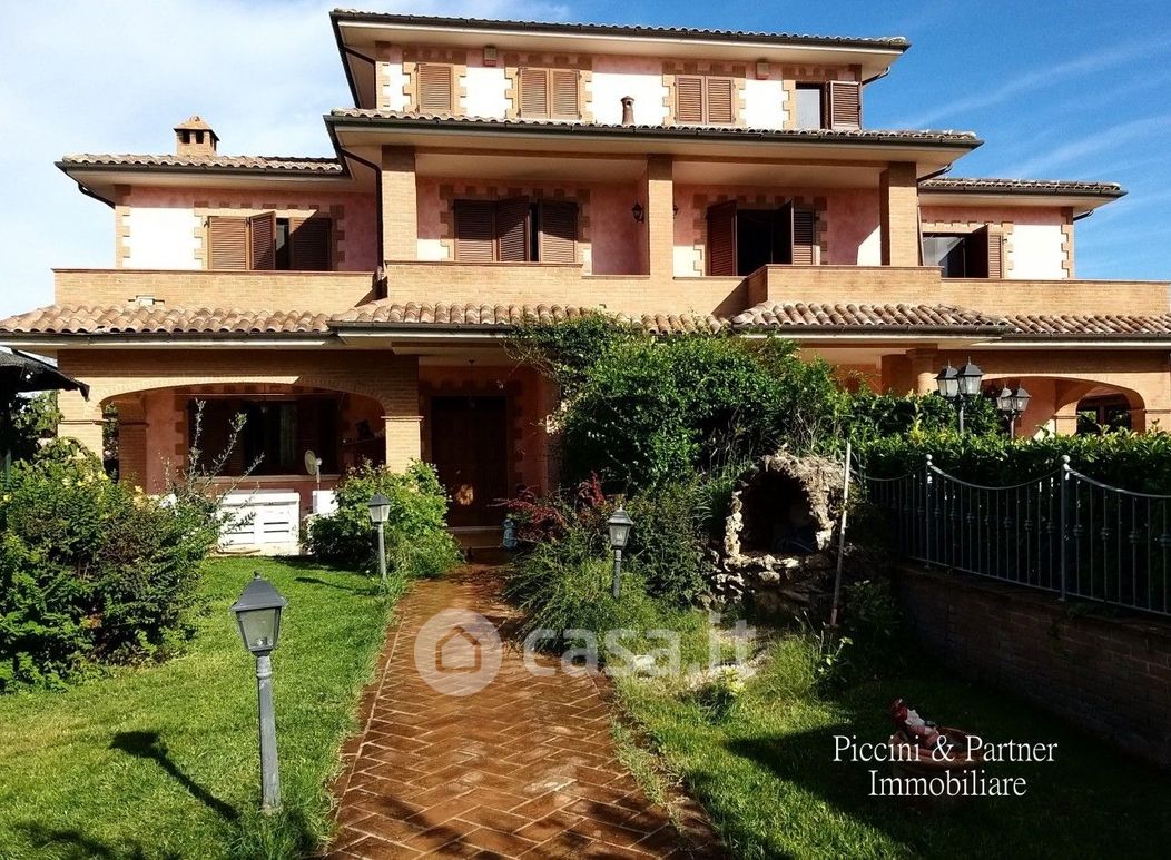 Casa indipendente in Vendita in Strada Ponte Pattoli - Ponte Resina 57 a Perugia