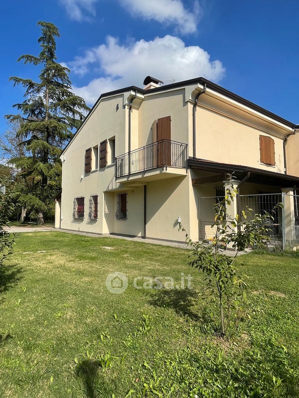Casa Bi/Trifamiliare in Vendita in Via Comacchio a Ferrara
