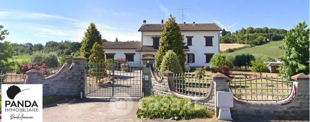 Villa in Vendita in Viale della Costituzione a Forlì
