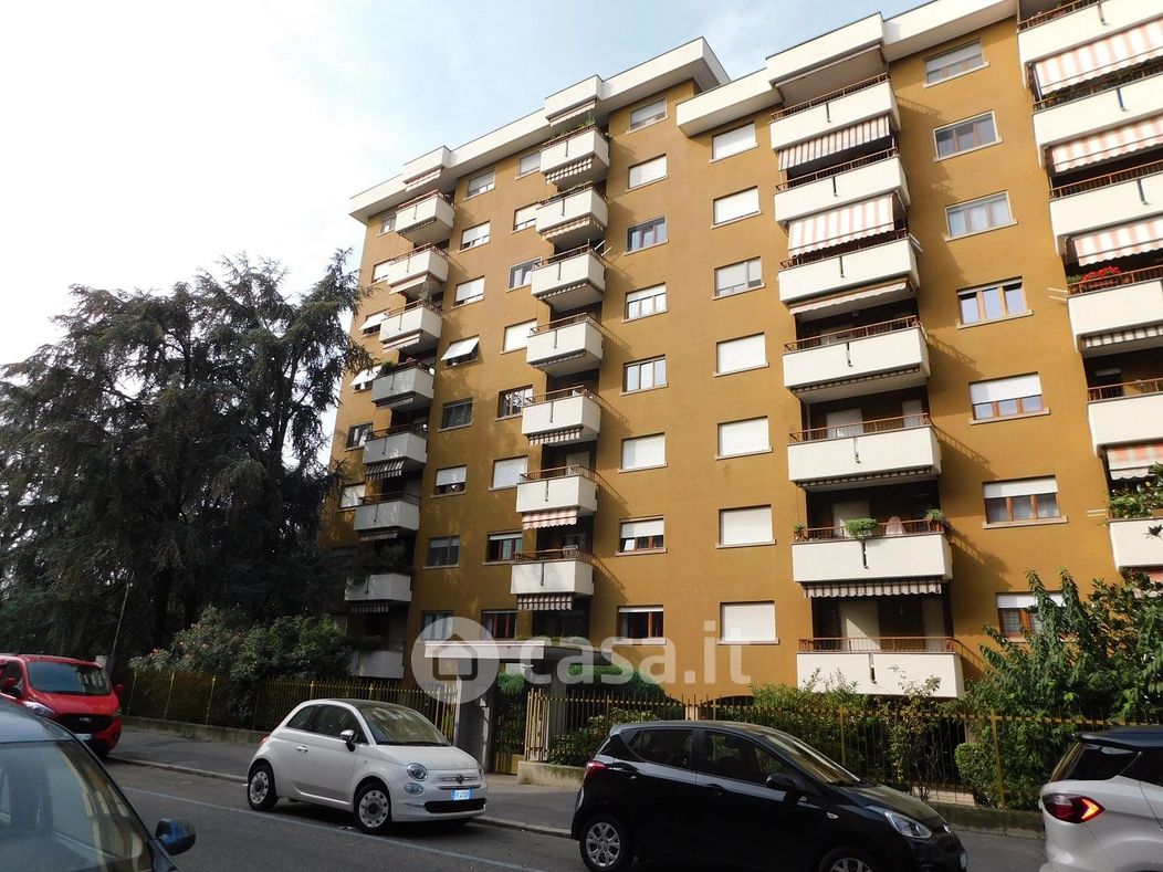 Appartamento in Vendita in Via Empoli 5 a Milano