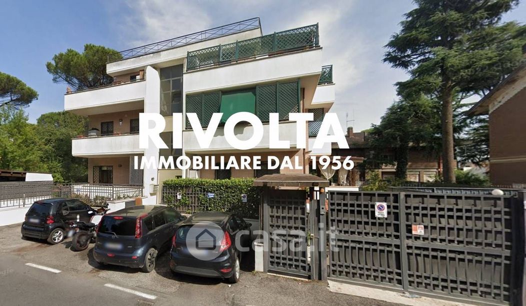 Villa in Vendita in Via Osnago 29 a Roma