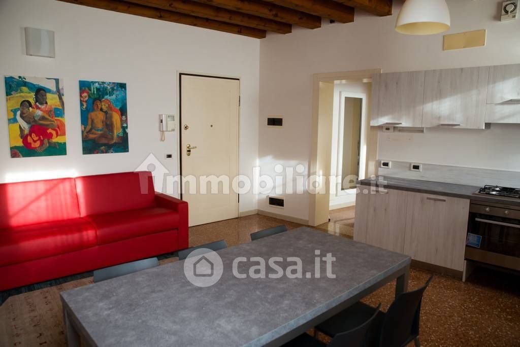 Appartamento in Affitto in Contrada San Silvestro a Vicenza