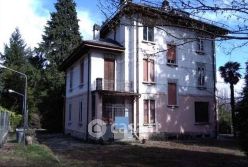 Villa in Vendita in Via Romeo Lanfranconi a Varese