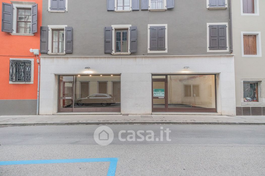 Negozio/Locale commerciale in Affitto in Via Generale Antonio Baldissera a Udine
