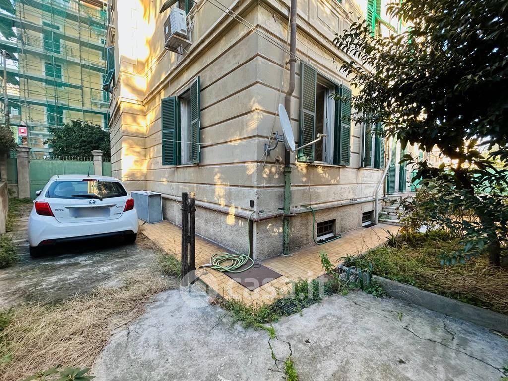 Appartamento in Vendita in Via Don Luigi Perrone a Genova