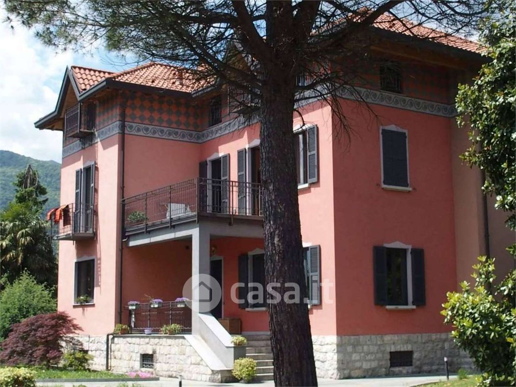 Villa in Affitto in Via Cardinal Federico Borromeo a Besana in Brianza