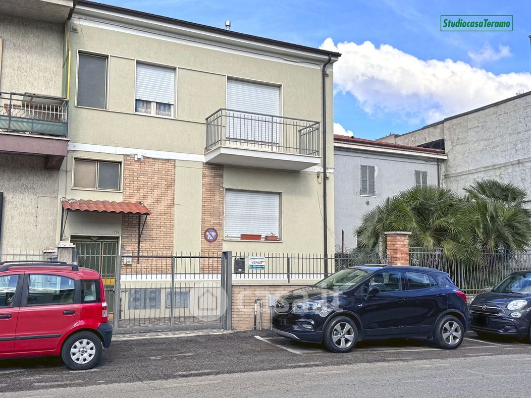 Appartamento in Vendita in Viale Francesco Crispi a Teramo