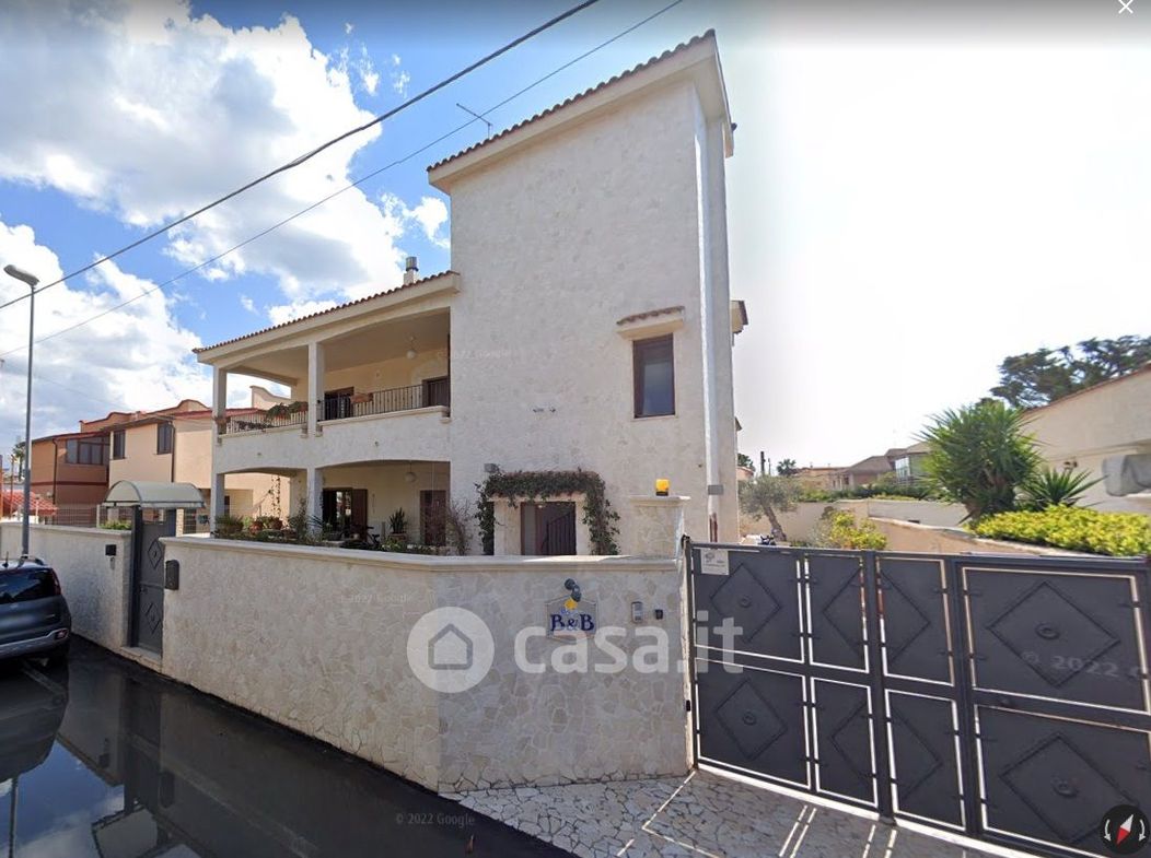 Casa Bi/Trifamiliare in Vendita in Via BALENE 25 a Taranto