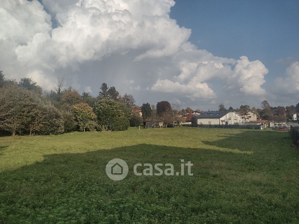 Terreno agricolo in Vendita in Via Battisti a Travedona-Monate