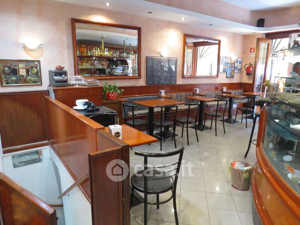 Bar in Vendita in Via Anton Maria Maragliano 44 r a Genova