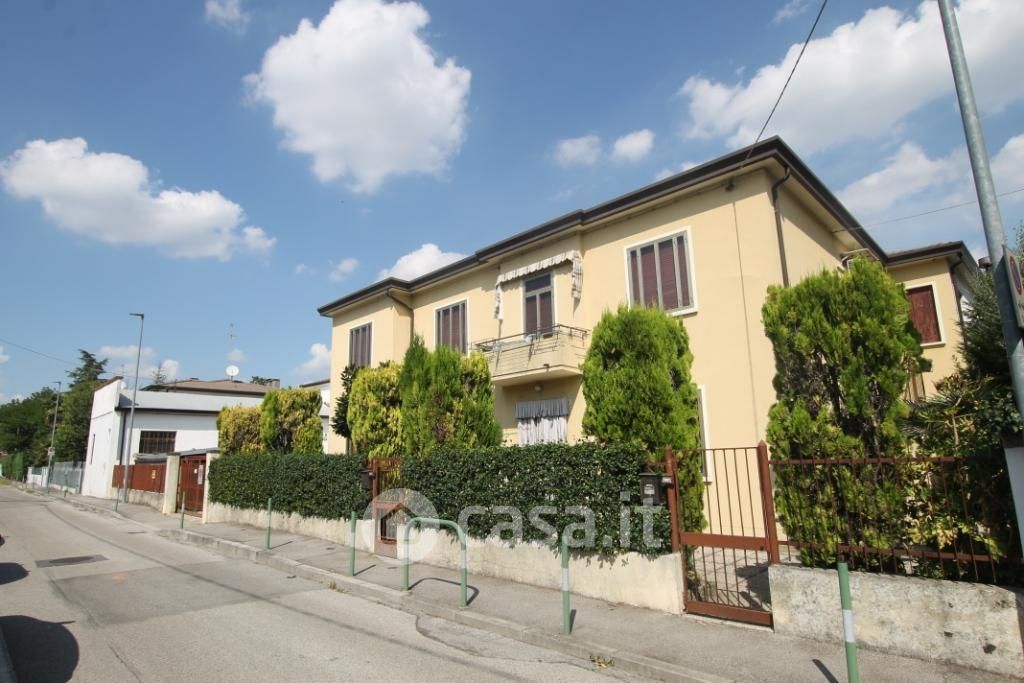 Casa Bi/Trifamiliare in Vendita in Menini 18 a Padova