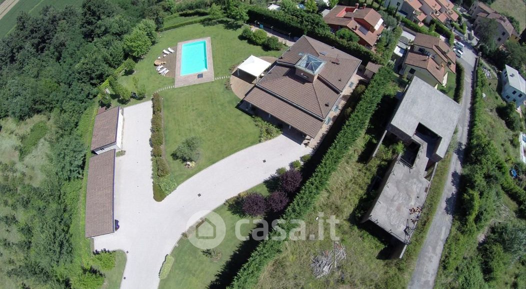 Villa in Vendita in Traversa I Via Parco della rimembranza a Lucca