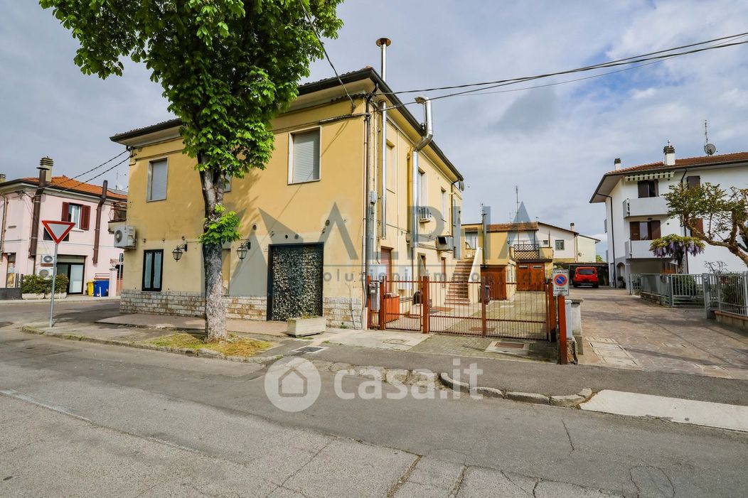 Casa Bi/Trifamiliare in Vendita in Via Cerchia a Forlì