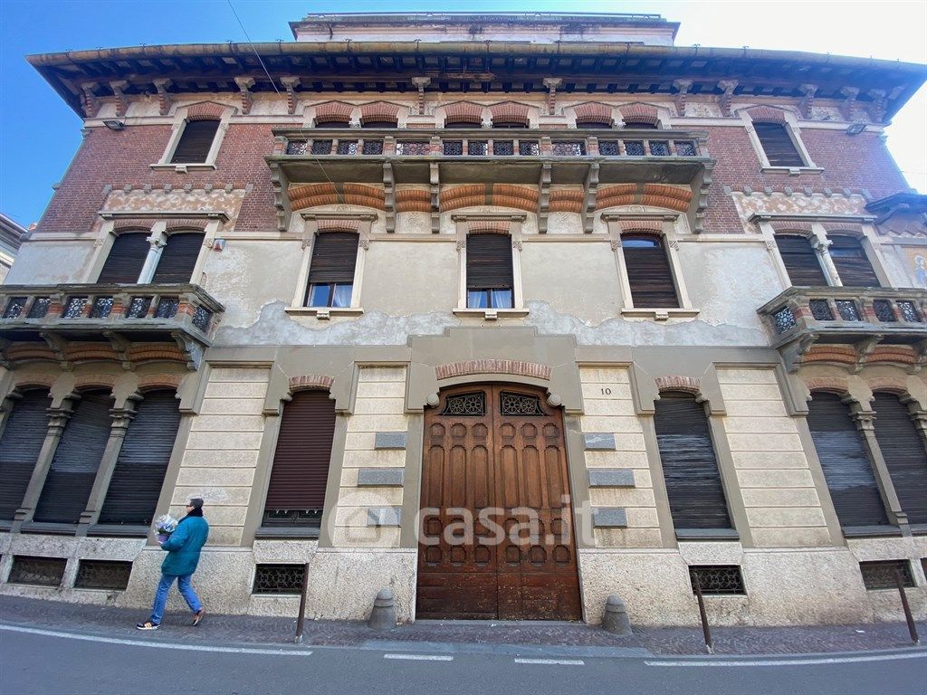 Stabile / Palazzo in Vendita in Via Roma 10 a Osnago