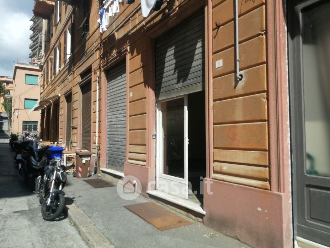 Negozio/Locale commerciale in Vendita in Via Giovanni Berchet a Genova