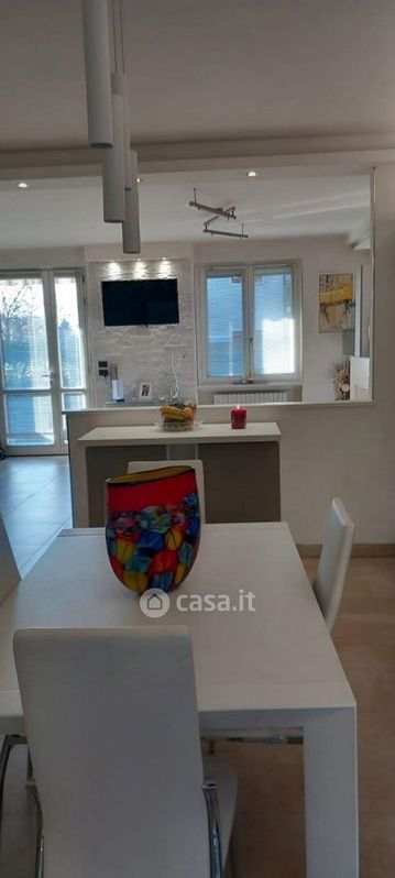 Villa in Vendita in Via Bassone 24 a Verona