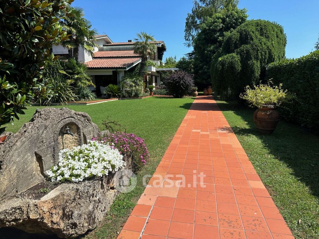 Villa in Vendita in Via Roma Camisano a Camisano Vicentino