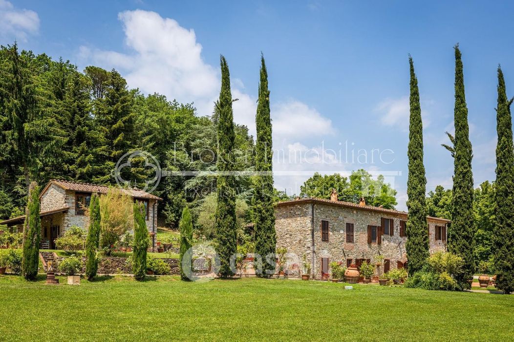 Villa in Vendita in Via Torre a Lucca
