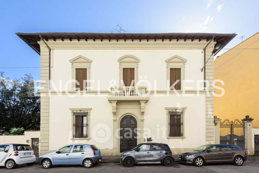 Casa indipendente in Vendita in Via Vittorio Emanuele II a Firenze