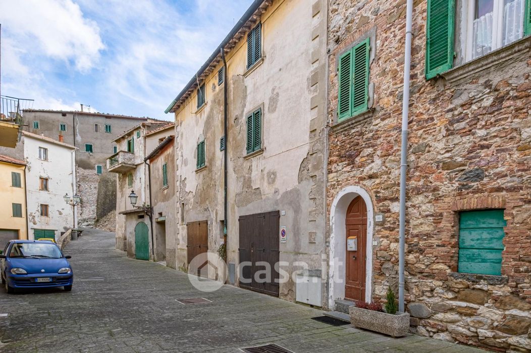 Appartamento in Vendita in Via cavour a Castelnuovo di Val di Cecina