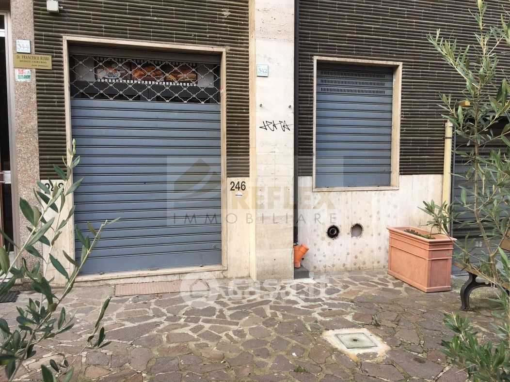 Negozio/Locale commerciale in Affitto in Via dei Due Principati 342 a Avellino