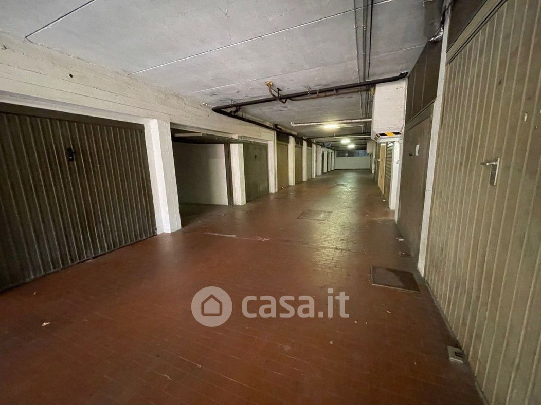 Garage/Posto auto in Vendita in Via di Pino 34 -30 a Genova