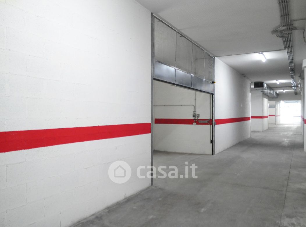 Garage/Posto auto in Affitto in Via Qirino Majorana 141 a Roma