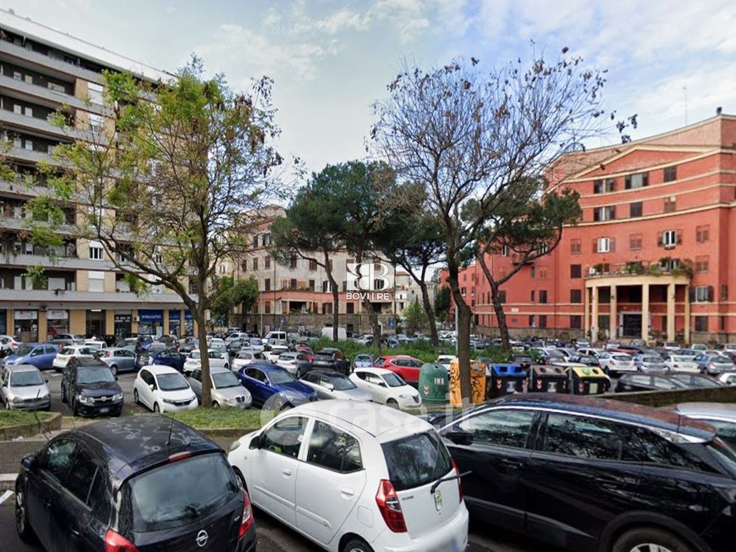 Negozio/Locale commerciale in Vendita in Piazza Giovanni da Lucca a Roma