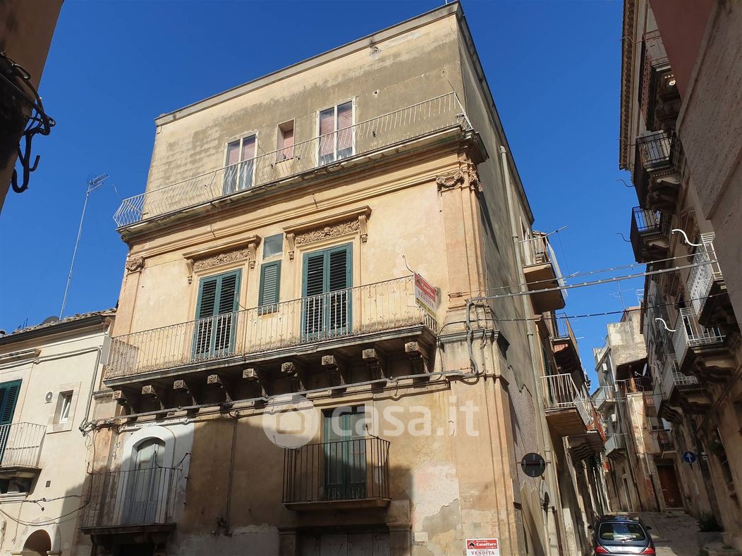 Palazzo in Vendita in Via Frecce 6 a Ragusa