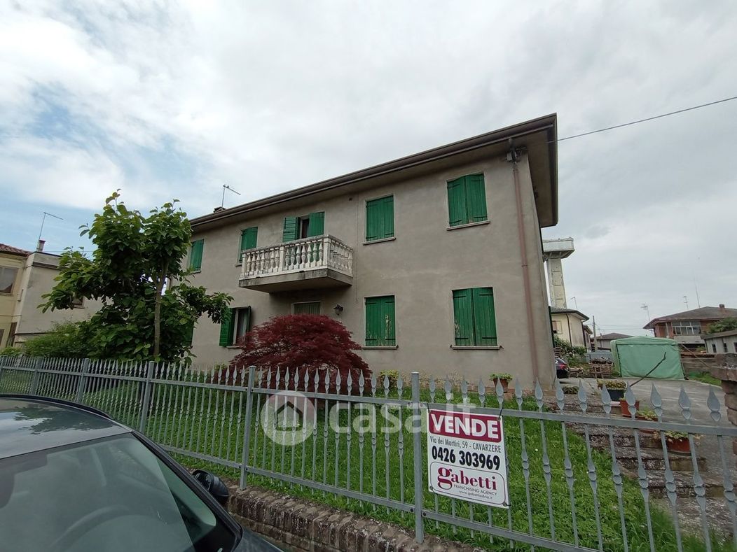 Villa in Vendita in Via Liberazione 59 a Cavarzere