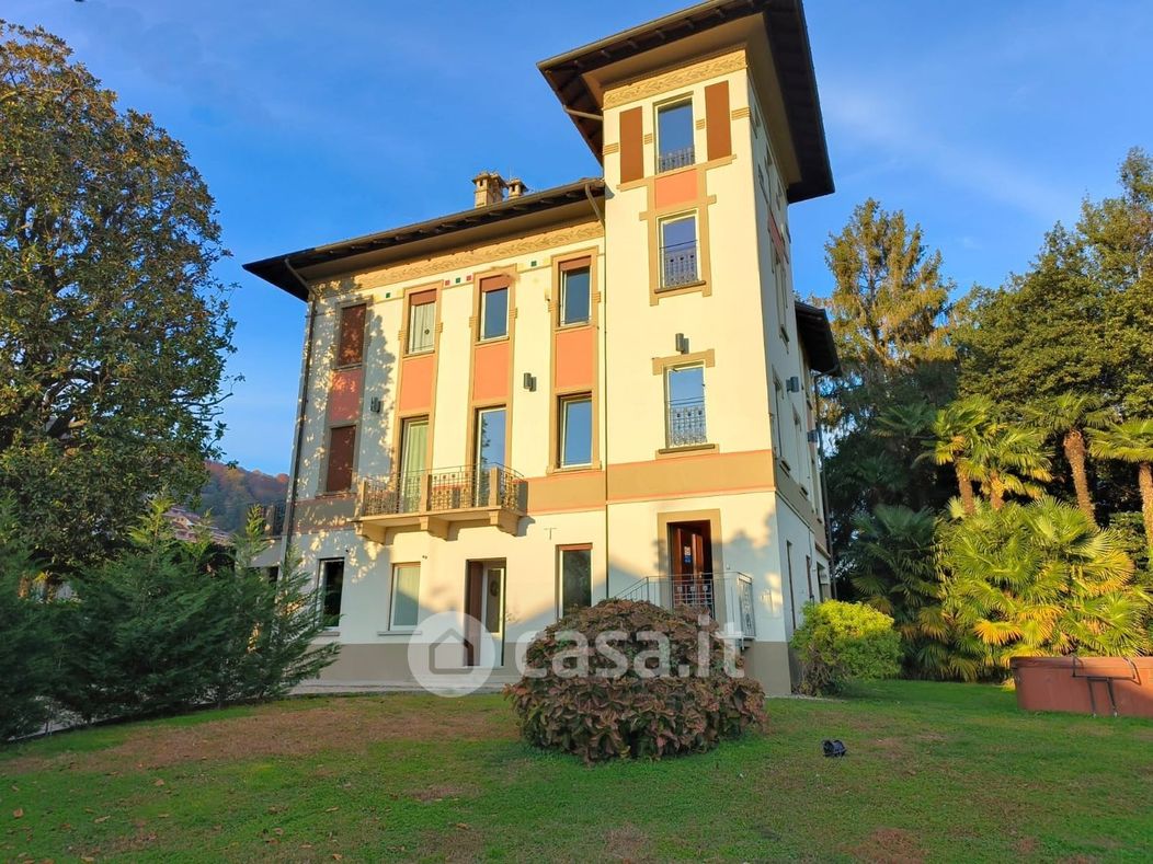 Villa in Vendita in Via Sempione a Lesa