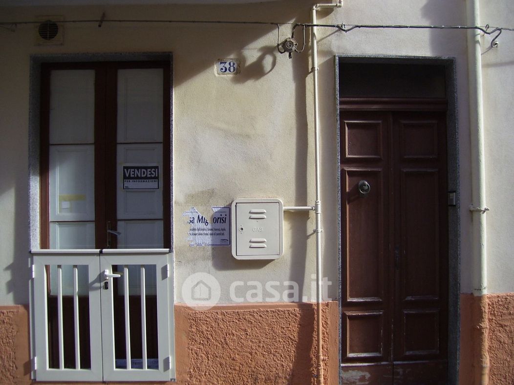 Casa indipendente in Vendita in Via UMBERTO MADALENNA 38 a Ragusa